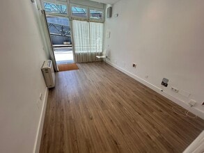 Calle Jesusa Lara, Torrelodones, Madrid to rent Interior Photo- Image 2 of 5