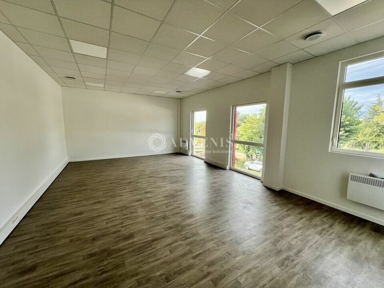 16 Rue Ampère, Pontoise to rent - Interior Photo - Image 3 of 11