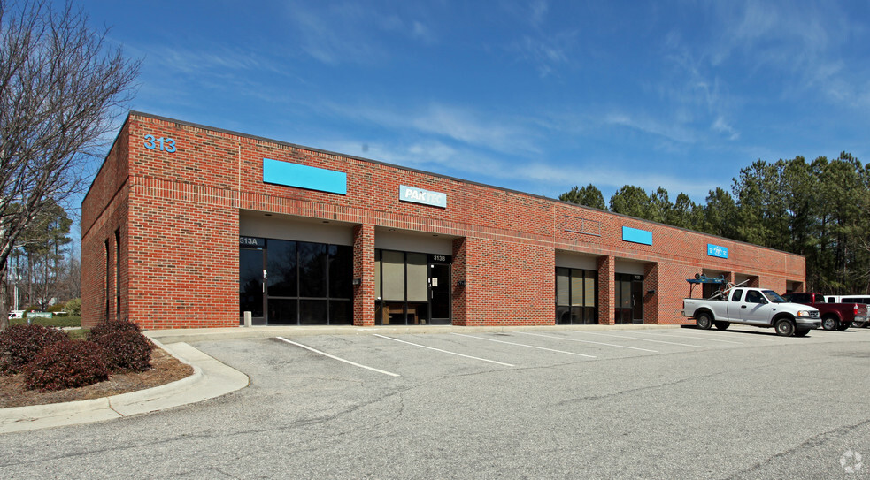 319 E US-70 Hwy, Garner, NC for rent - Primary Photo - Image 1 of 8