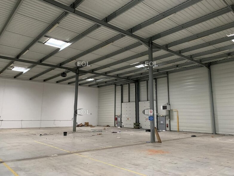 Industrial in Moissy-Cramayel to rent - Building Photo - Image 2 of 9