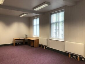 Huddersfield Rd, Honley to rent Interior Photo- Image 2 of 2