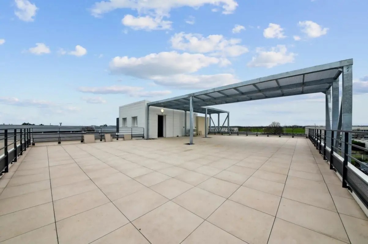 22 Rue Du 35Eme Regiment D'Aviation, Bron for sale Building Photo- Image 1 of 11