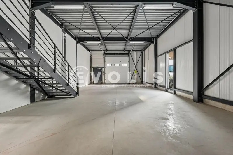 Light Industrial in Bagnolet to rent Interior Photo- Image 1 of 12