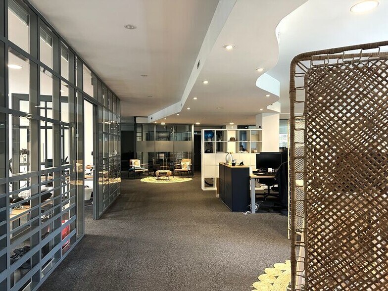 Office in Lyon for sale - Interior Photo - Image 3 of 9