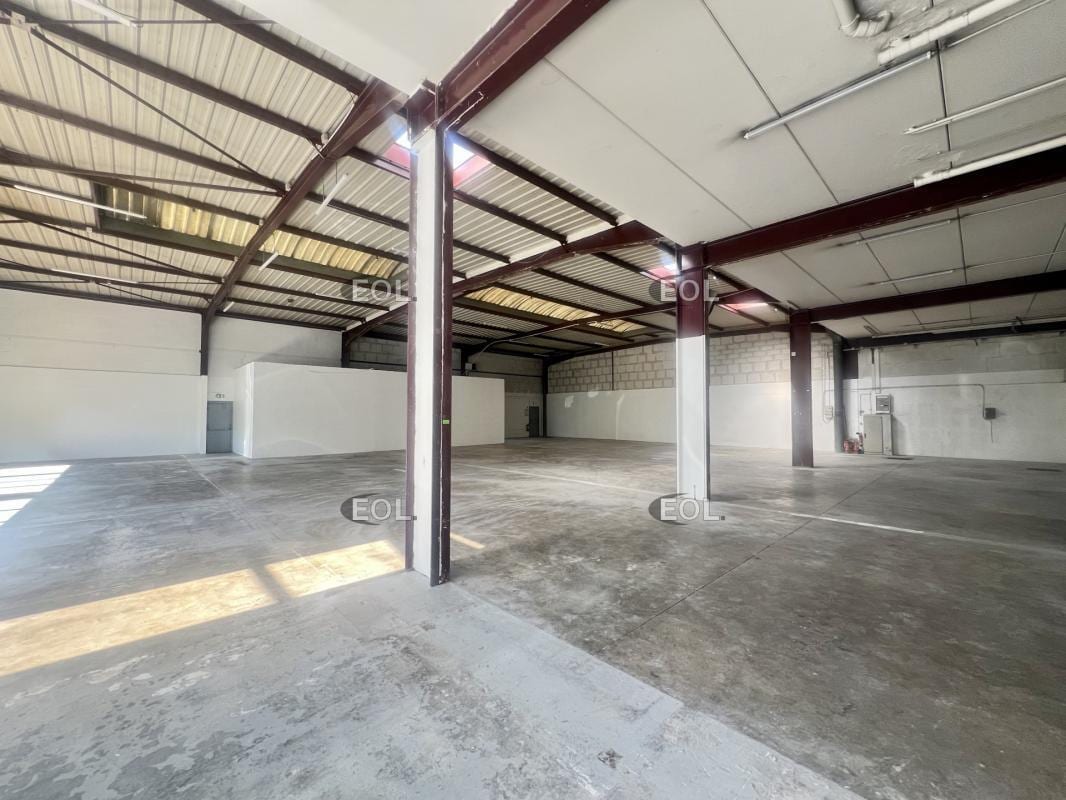 Light Industrial in Le Blanc-Mesnil to rent Building Photo- Image 1 of 10