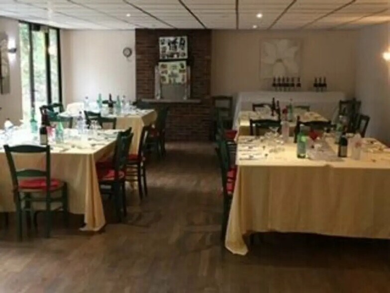 Retail in Compiègne for sale - Building Photo - Image 3 of 8