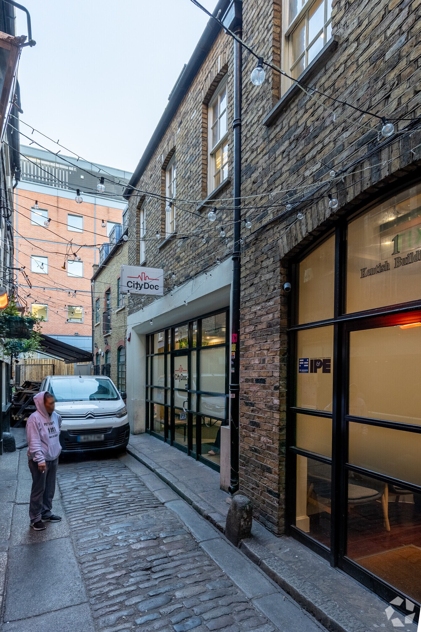 123A Borough High St, London to rent Primary Photo- Image 1 of 5
