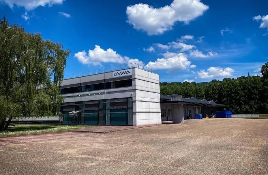 Location Entrepôt 4 200 m² - Photo 1