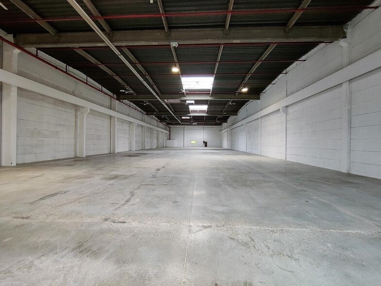 Industrial in Rosny-sous-Bois to rent - Building Photo - Image 2 of 9