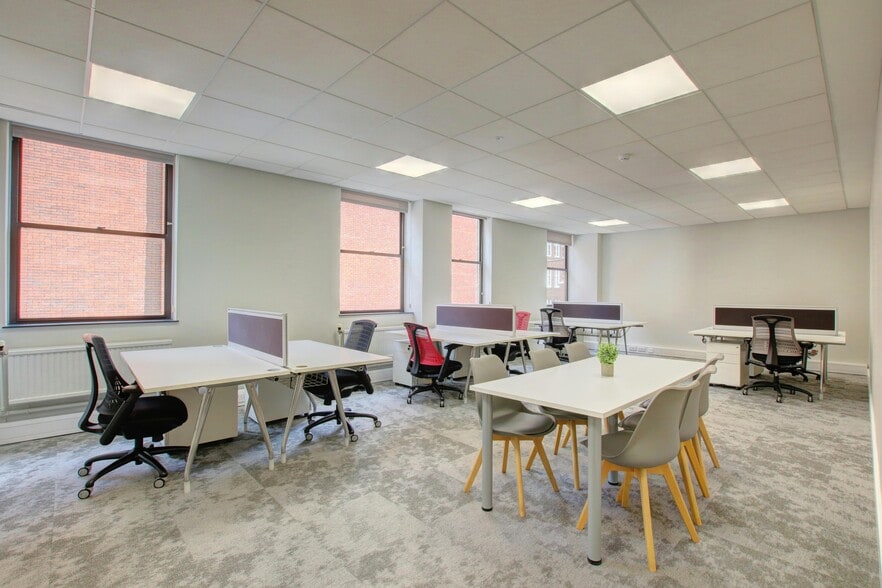 31-36 York Pl, Leeds to rent - Building Photo - Image 2 of 9