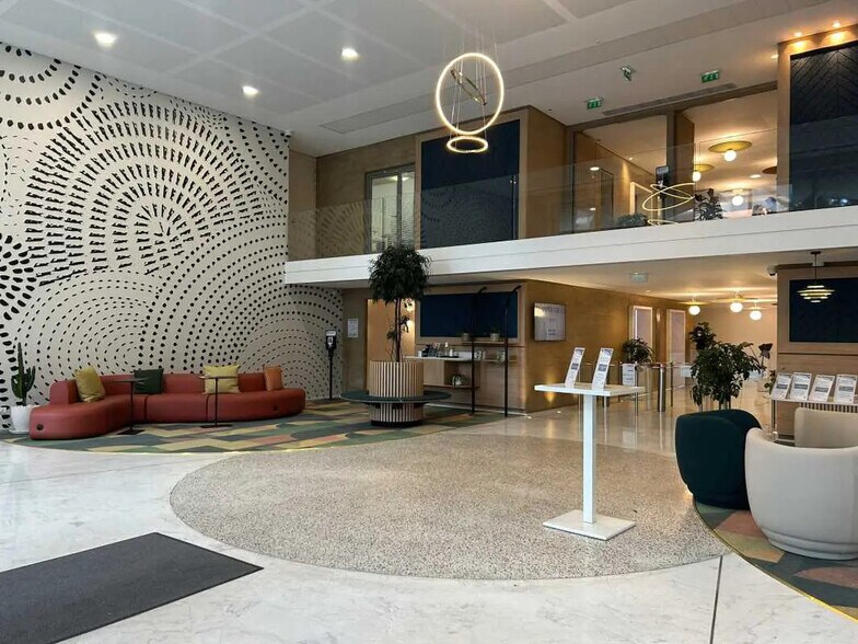 Office in Ivry-sur-Seine to rent - Building Photo - Image 2 of 10