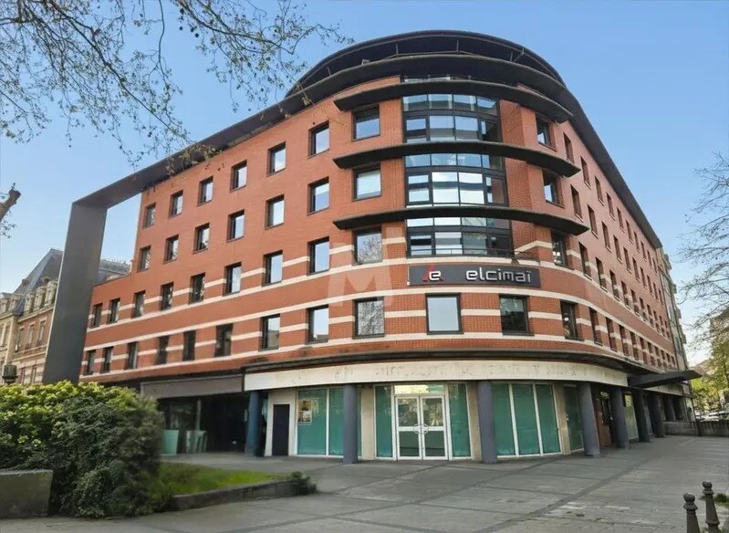 Office in Melun to rent Building Photo- Image 1 of 11