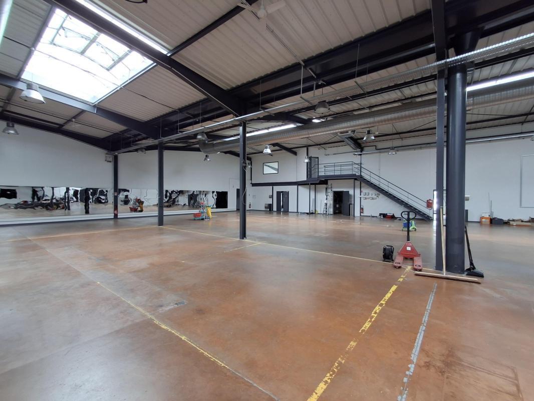 Light Industrial in Miribel for sale Interior Photo- Image 1 of 8