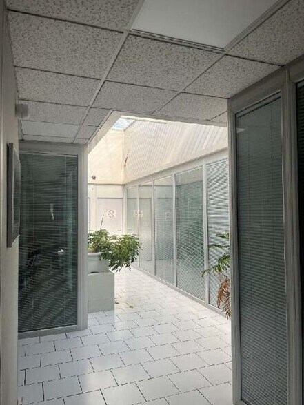 16 Rue De La Grande Borne, Le Mesnil-Amelot to rent - Lobby - Image 2 of 3