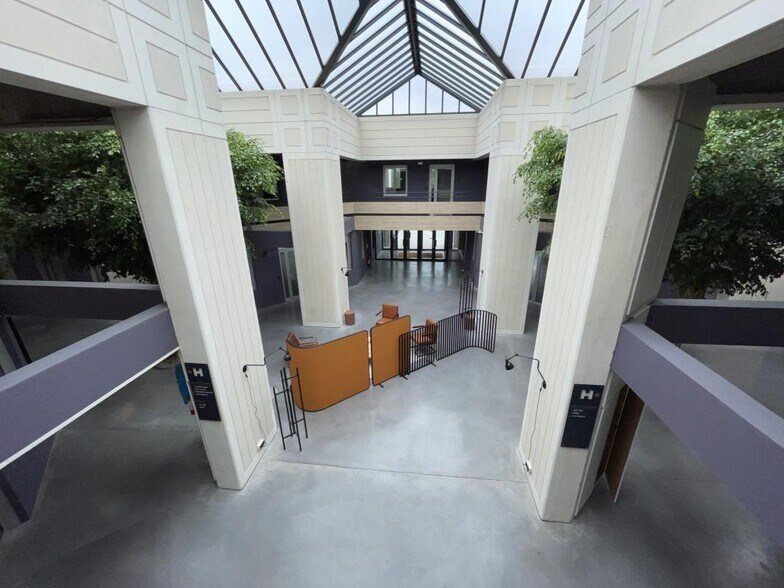 Light Industrial in Herblay-sur-Seine to rent - Building Photo - Image 3 of 9