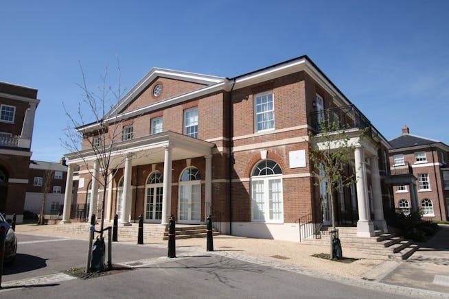 2 Crown Sq, Dorchester to rent Primary Photo- Image 1 of 4