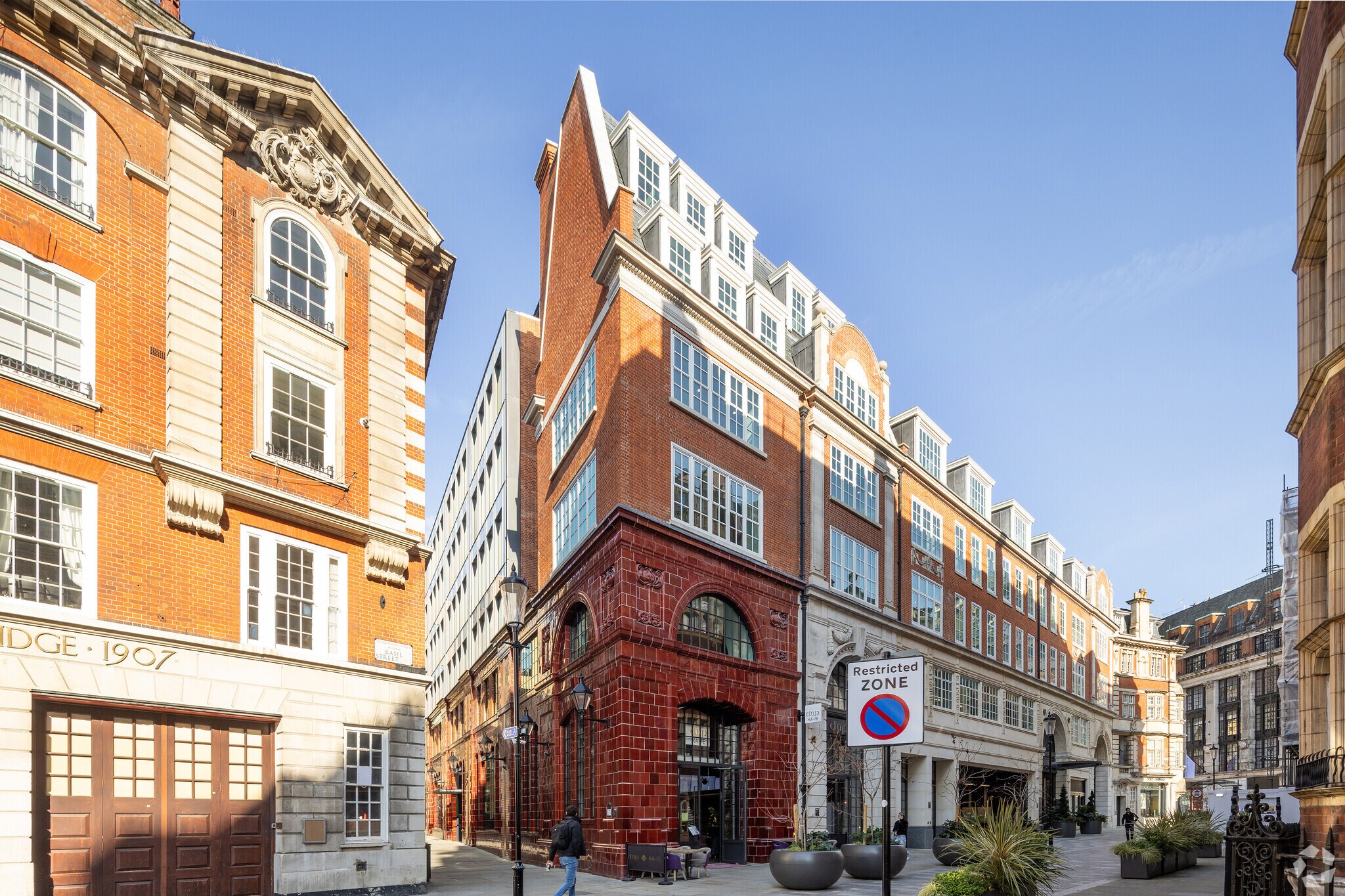 Basil St, London for sale Primary Photo- Image 1 of 1