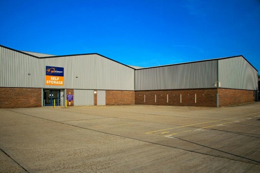 242-248 Gosport Rd, Fareham to rent - Building Photo - Image 2 of 5