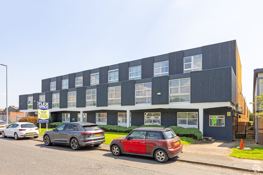 Monckton Rd, Wakefield to rent - Building Photo - Image 3 of 3