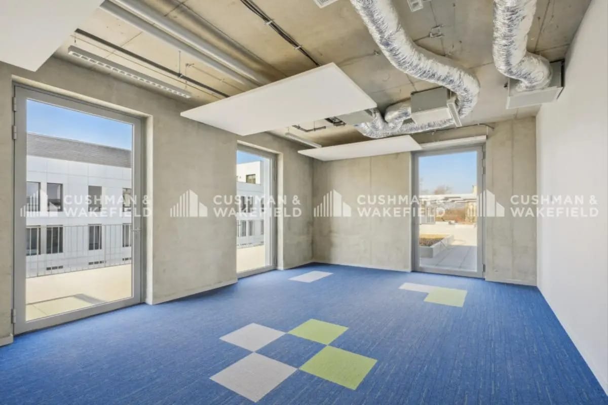 Office in Lyon to rent Interior Photo- Image 1 of 4