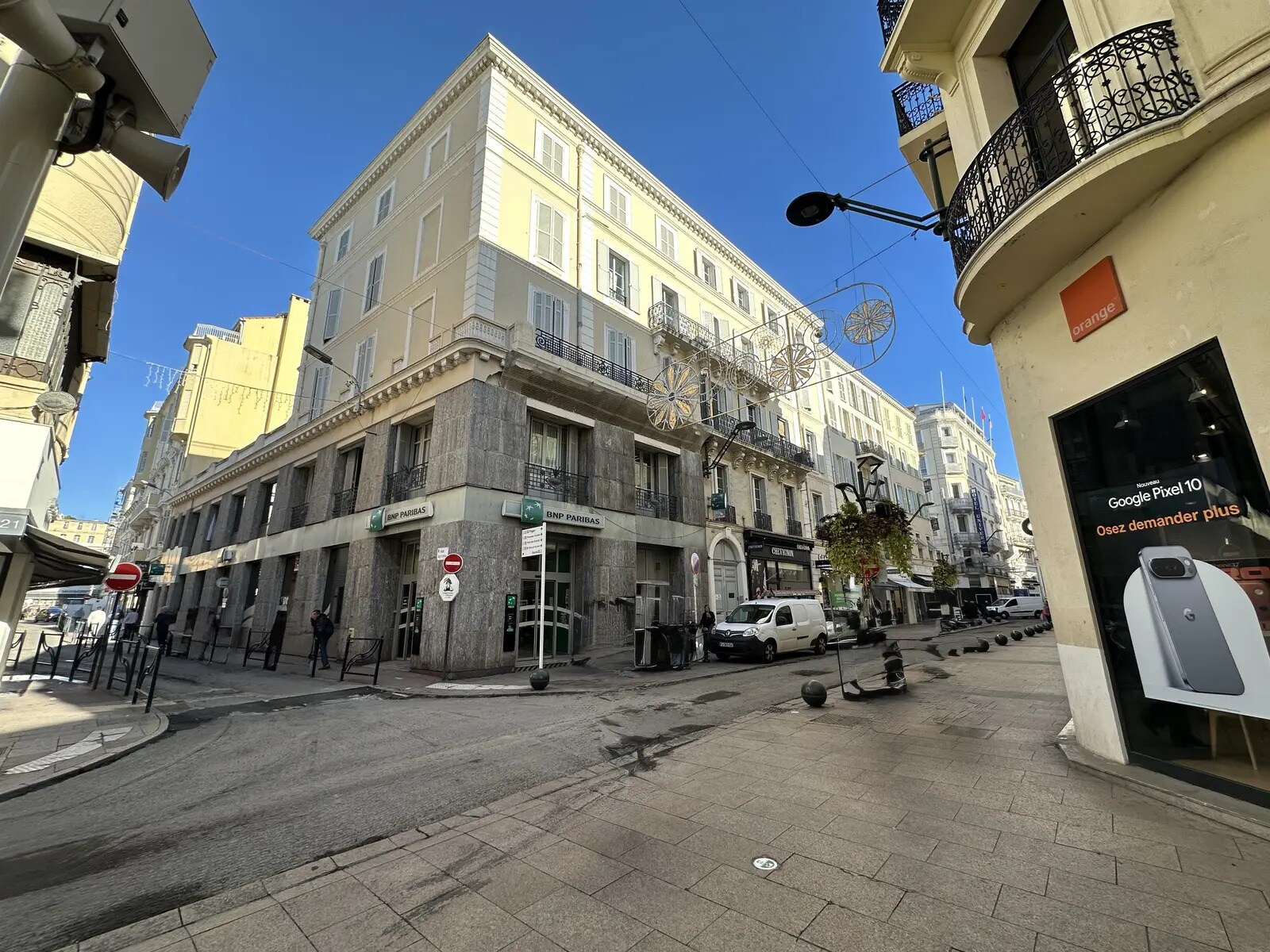 14 Rue Buttura, Cannes to rent Building Photo- Image 1 of 15