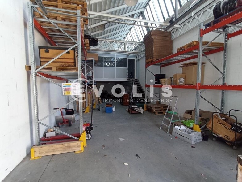Light Industrial in Vénissieux to rent - Interior Photo - Image 2 of 16