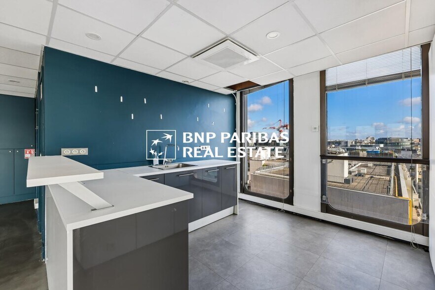 182 Avenue Charles De Gaulle, Neuilly-sur-Seine to rent - Interior Photo - Image 2 of 12