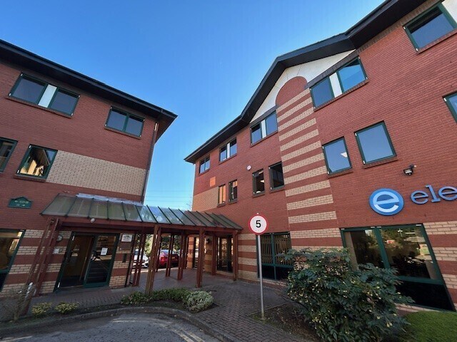 Woodlands Ln, Bradley Stoke to rent Building Photo- Image 1 of 4