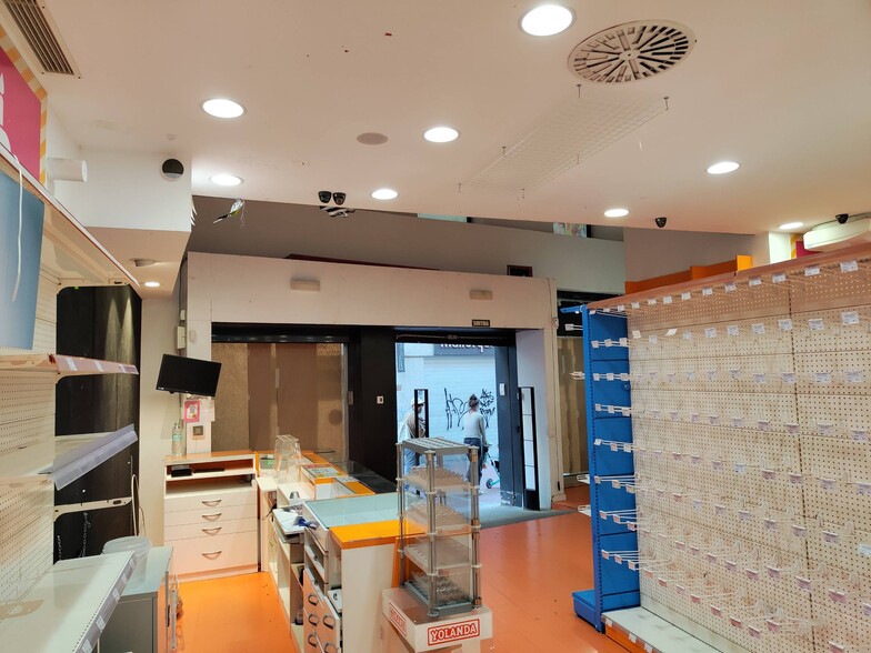 Carrer dels Gavatxons, 15, Terrassa, Barcelona for sale - Interior Photo - Image 2 of 12