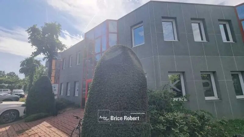 Office in Lyon to rent Building Photo- Image 1 of 2