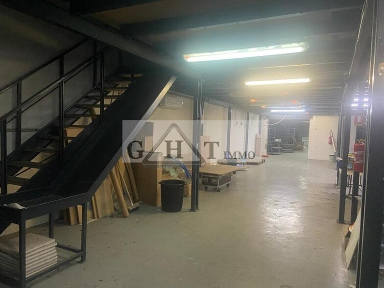 Industrial in Montreuil to rent - Interior Photo - Image 1 of 4