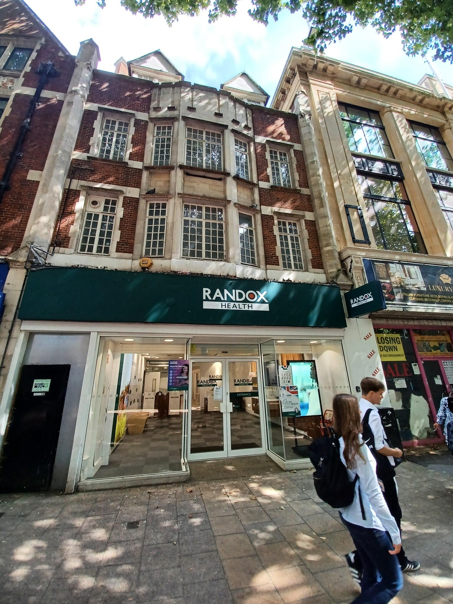 32 North End, Croydon to rent Building Photo- Image 1 of 4