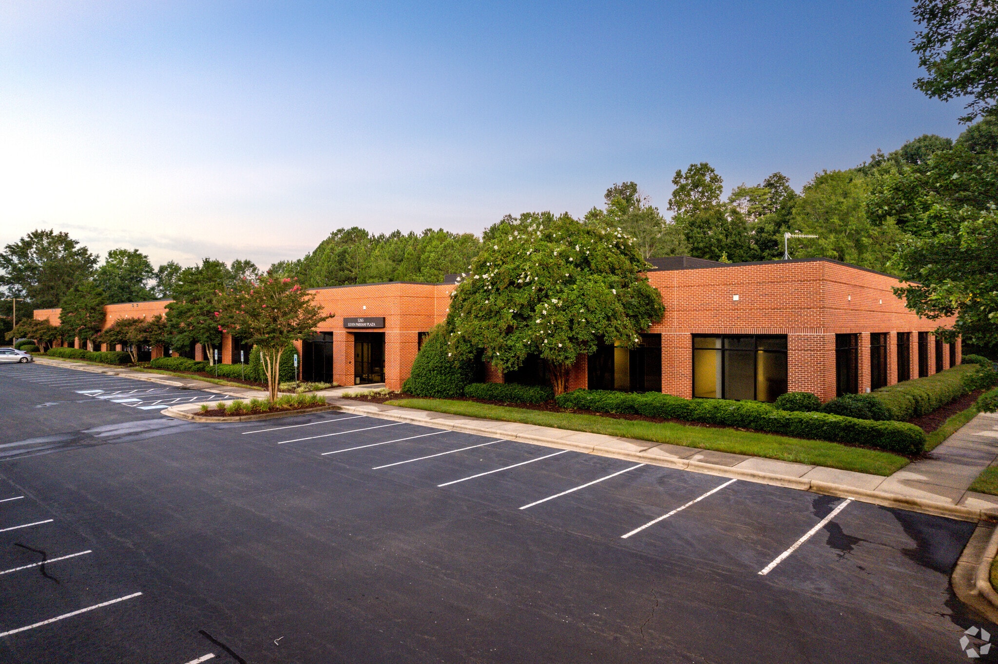 4828 Parkway Plaza Blvd, Charlotte, NC to rent Building Photo- Image 1 of 10