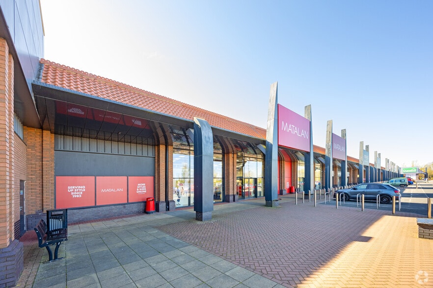 Clifton Moor, York to rent - Primary Photo - Image 1 of 4