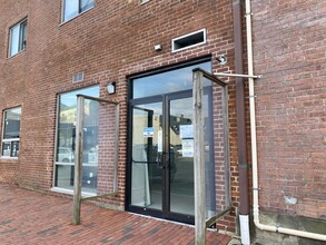 76 Broadway, Newport, RI for rent Building Photo- Image 1 of 28