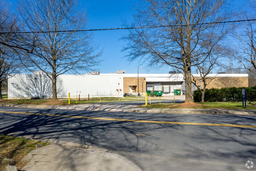 701 Griffith Rd, Charlotte 28217 UK