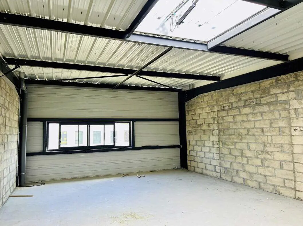 Light Industrial in Épinay-sur-Seine to rent Interior Photo- Image 1 of 3