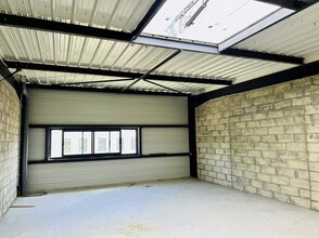 Light Industrial in Épinay-sur-Seine to rent Interior Photo- Image 1 of 3