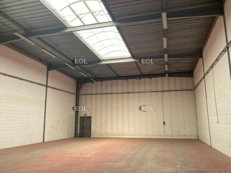 Light Industrial in Villejuif to rent - Interior Photo - Image 3 of 8