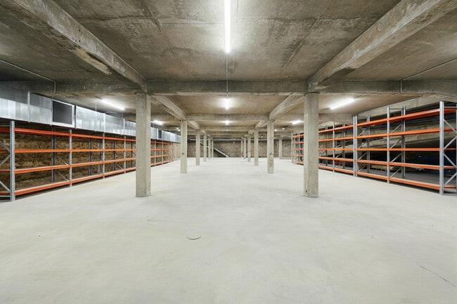 Location Local d'activités 823 m²