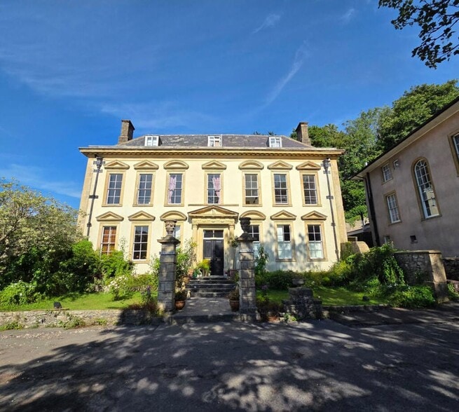 4 Coombe Ln, Shepton Mallet for sale - Primary Photo - Image 1 of 24