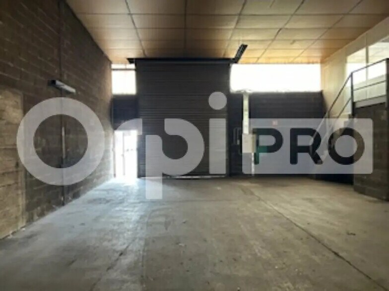 Light Industrial in Gleizé to rent - Interior Photo - Image 2 of 5