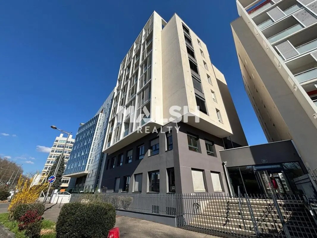 Office in Lyon for sale Building Photo- Image 1 of 13