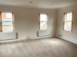 33 Market Pl, Henley On Thames to rent Interior Photo- Image 1 of 1