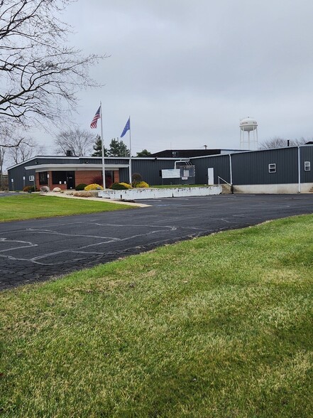 600 S 7th St, Albion, IN for rent - Building Photo - Image 1 of 18