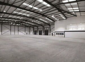 Nash Rd, Redditch to rent Interior Photo- Image 2 of 6