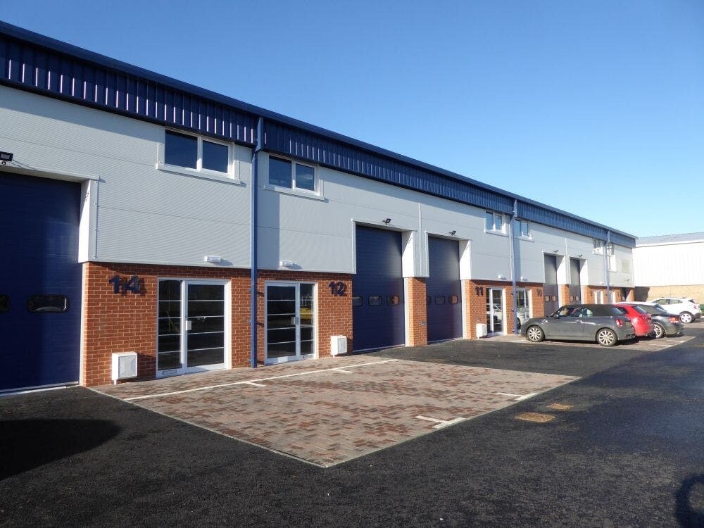 Unit 12, Kidlington to rent Primary Photo- Image 1 of 9