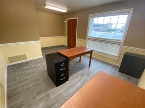 14819 N Cave Creek Rd, Phoenix, AZ to rent Interior Photo- Image 1 of 10