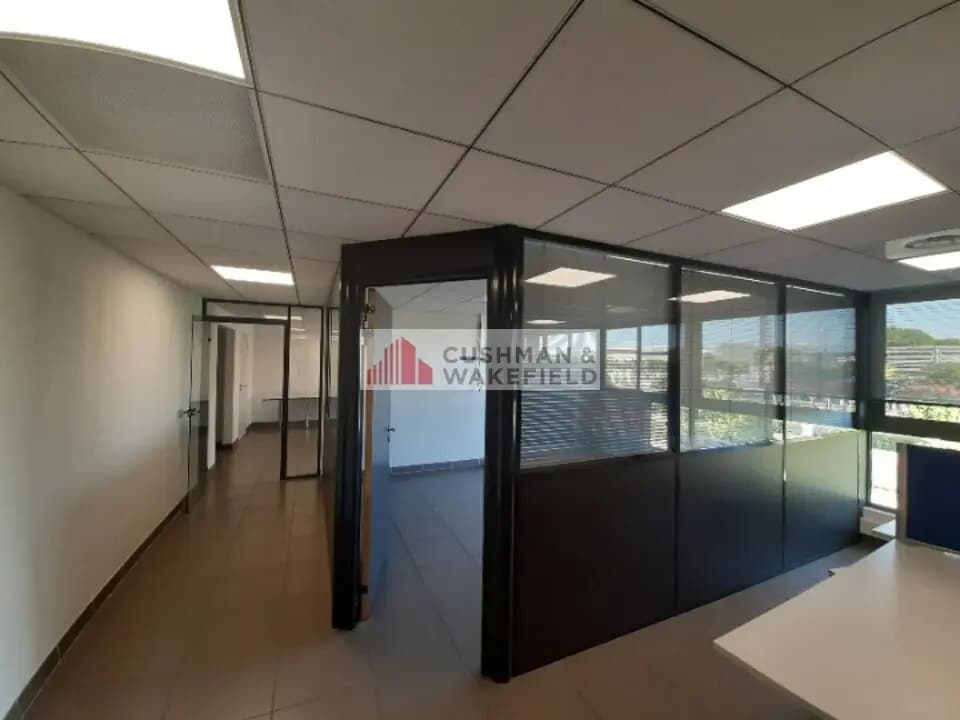 Location Bureaux 160 m² - Photo 1