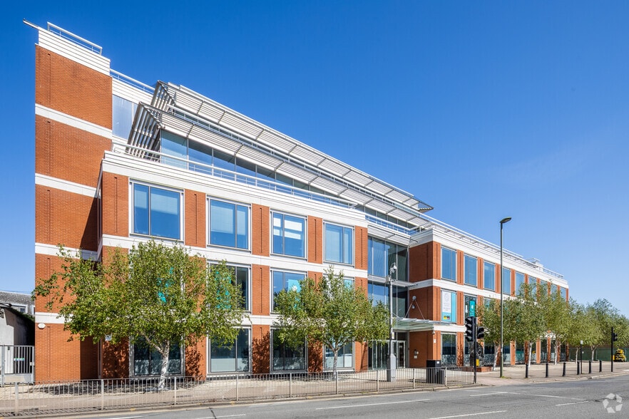 ONE LONDON ROAD portfolio of 2 properties for sale on LoopNet.co.uk - Primary Photo - Image 1 of 2